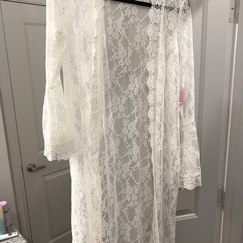 Francesca’s white lace kimono